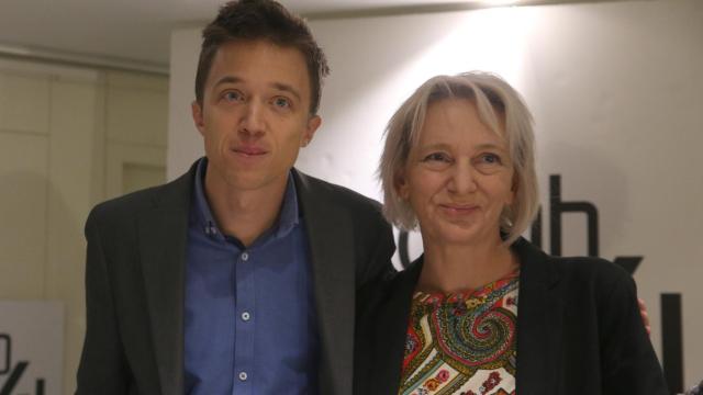 Iñigo Errejón con Carolina Bescansa.