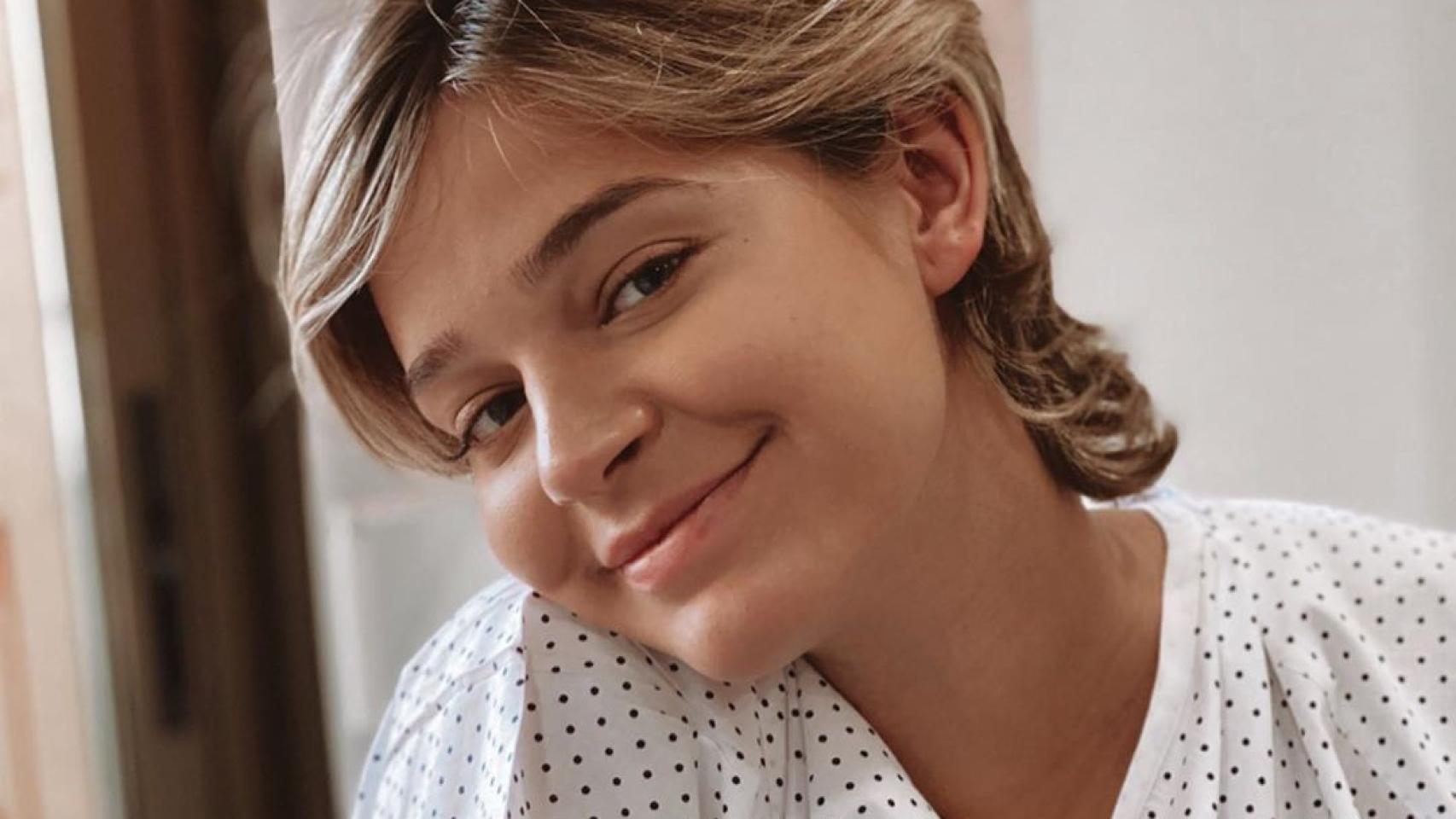 Laura Escanes ha mostrado a sus fans su maquillaje favorito pero ellos se han fijado en otro detalle.