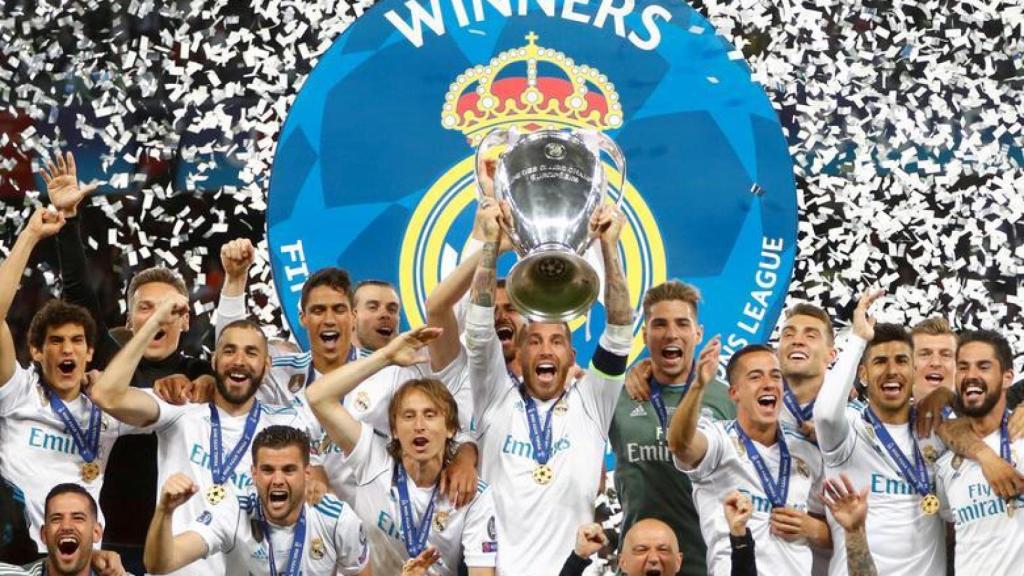 Sergio Ramos levanta la Champions 2018 en Kiev.