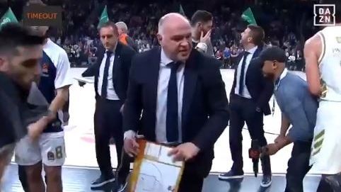 Pablo Laso ante el Anadolu Efes