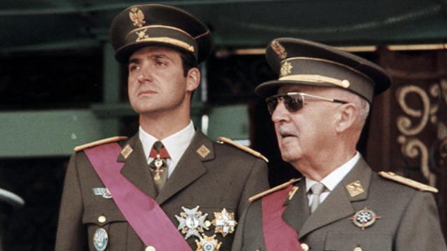 Juan Carlos I junto al dictador Francisco Franco.