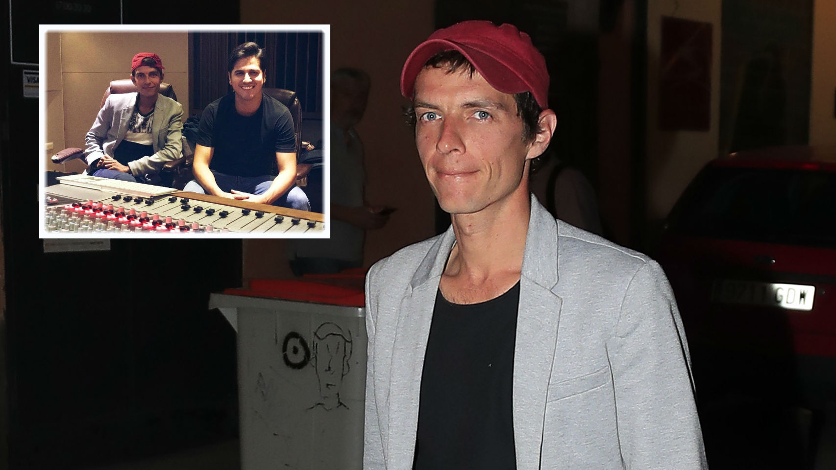 'Camilín', hijo de Camilo Sesto, junto a una imagen de su red social en un estudio de grabación.