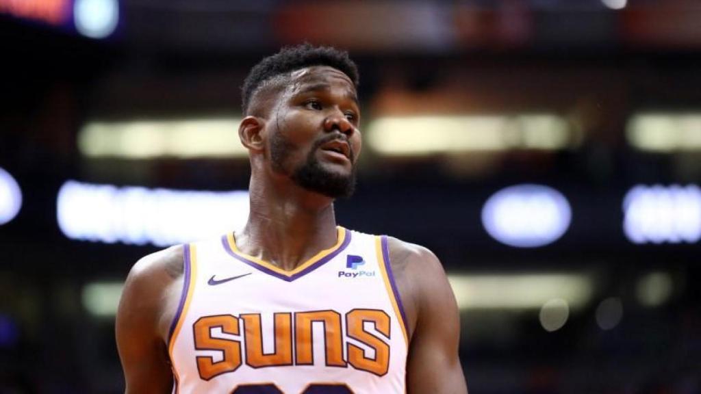 Deandre Ayton, con los Phoenix Suns