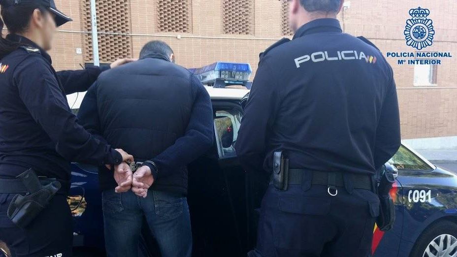 Momento de la detención del estafador y abusador sexual de Talavera