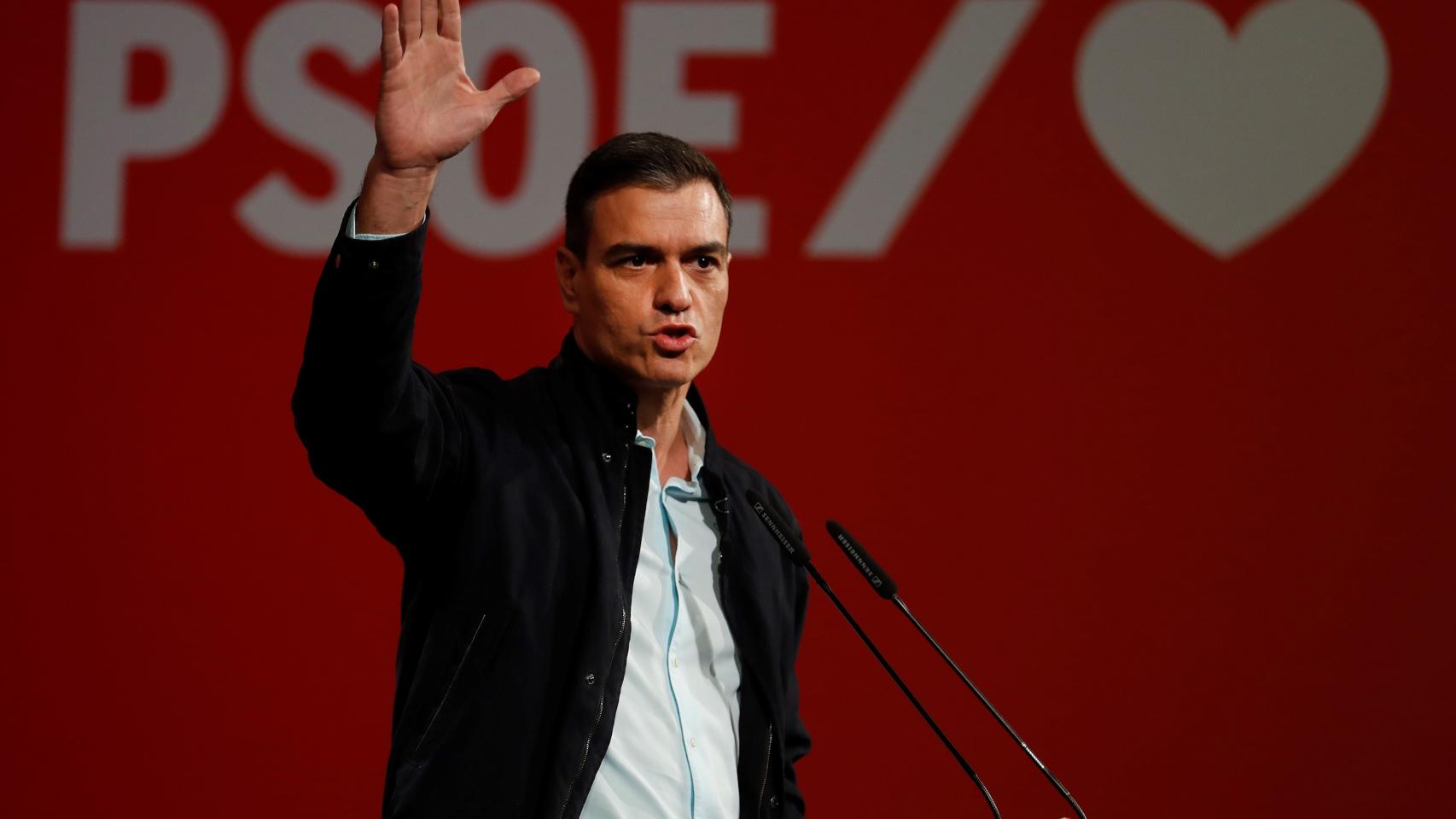 Pedro Sánchez en un acto de precampaña en La Laguna (Tenerife)