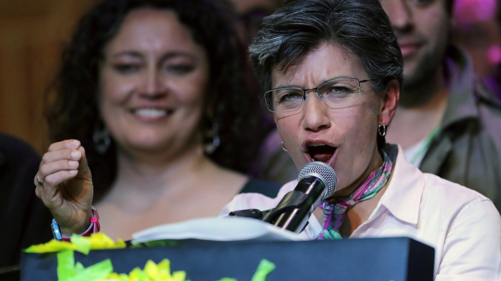 Claudia López, la nueva alcaldesa de Bogotá, celebrando su victoria.