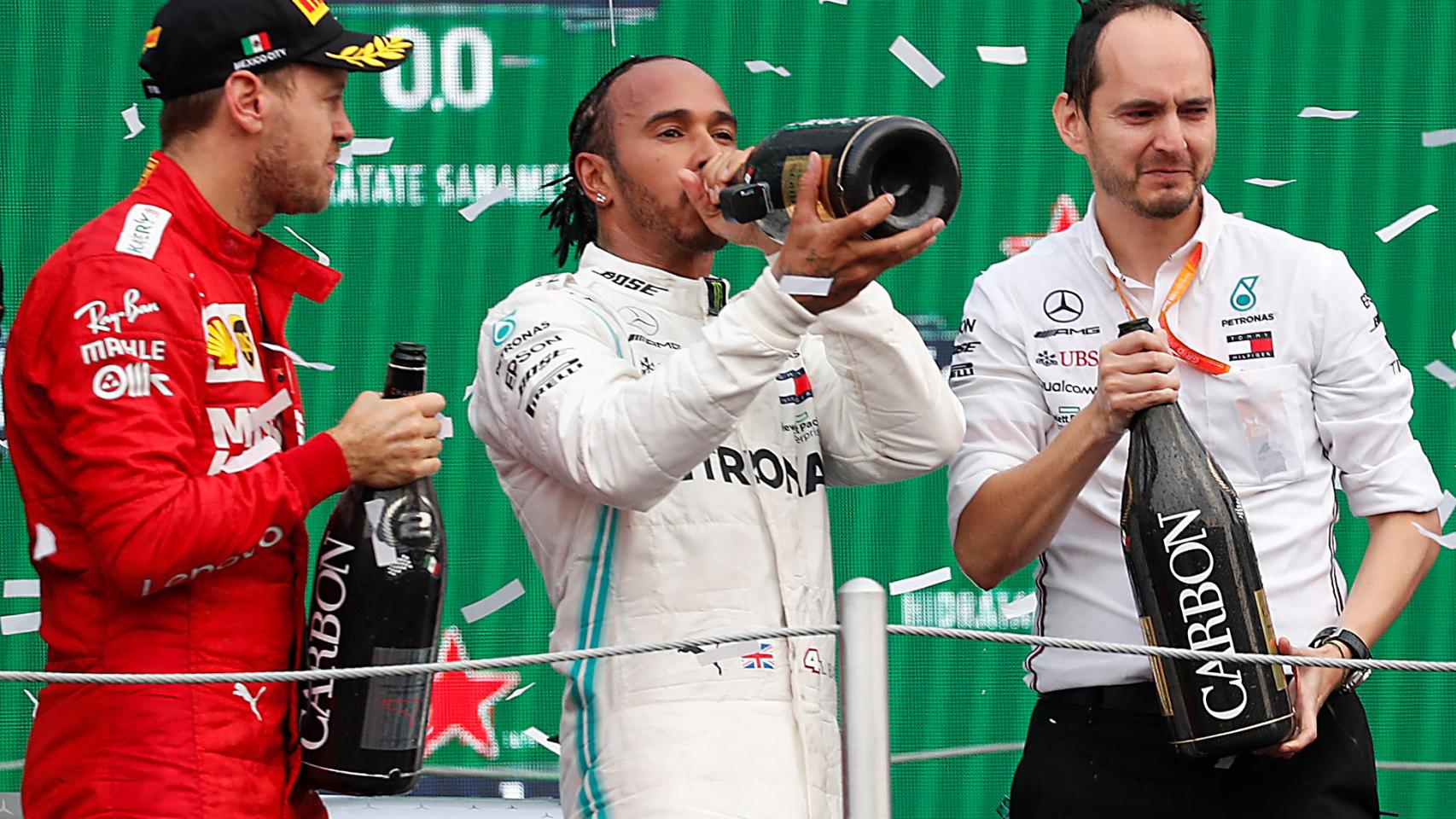 Sebastian Vettel y Lewis Hamilton, en el podio del GP de México
