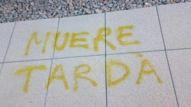 Una de las dos pintadas amenazantes dirigidas a Joan Tardà