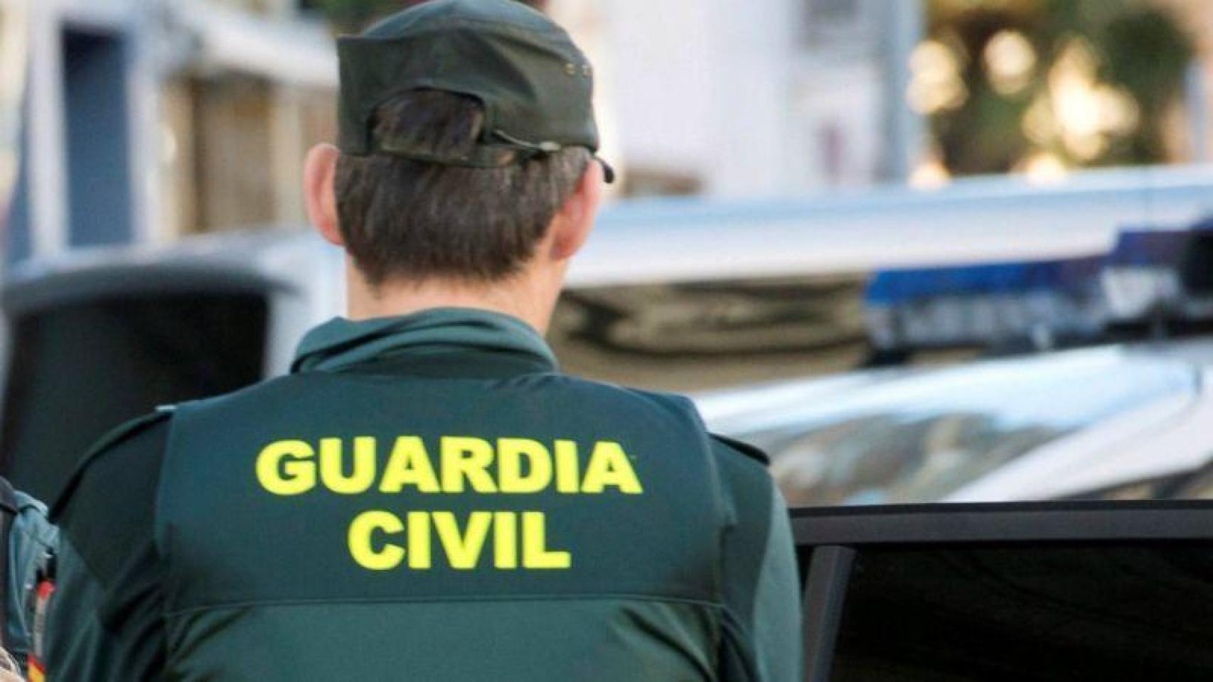 Un vecino se encontró al joven inmóvil sobre la valla. No pudieron hacer nada por salvar su vida.