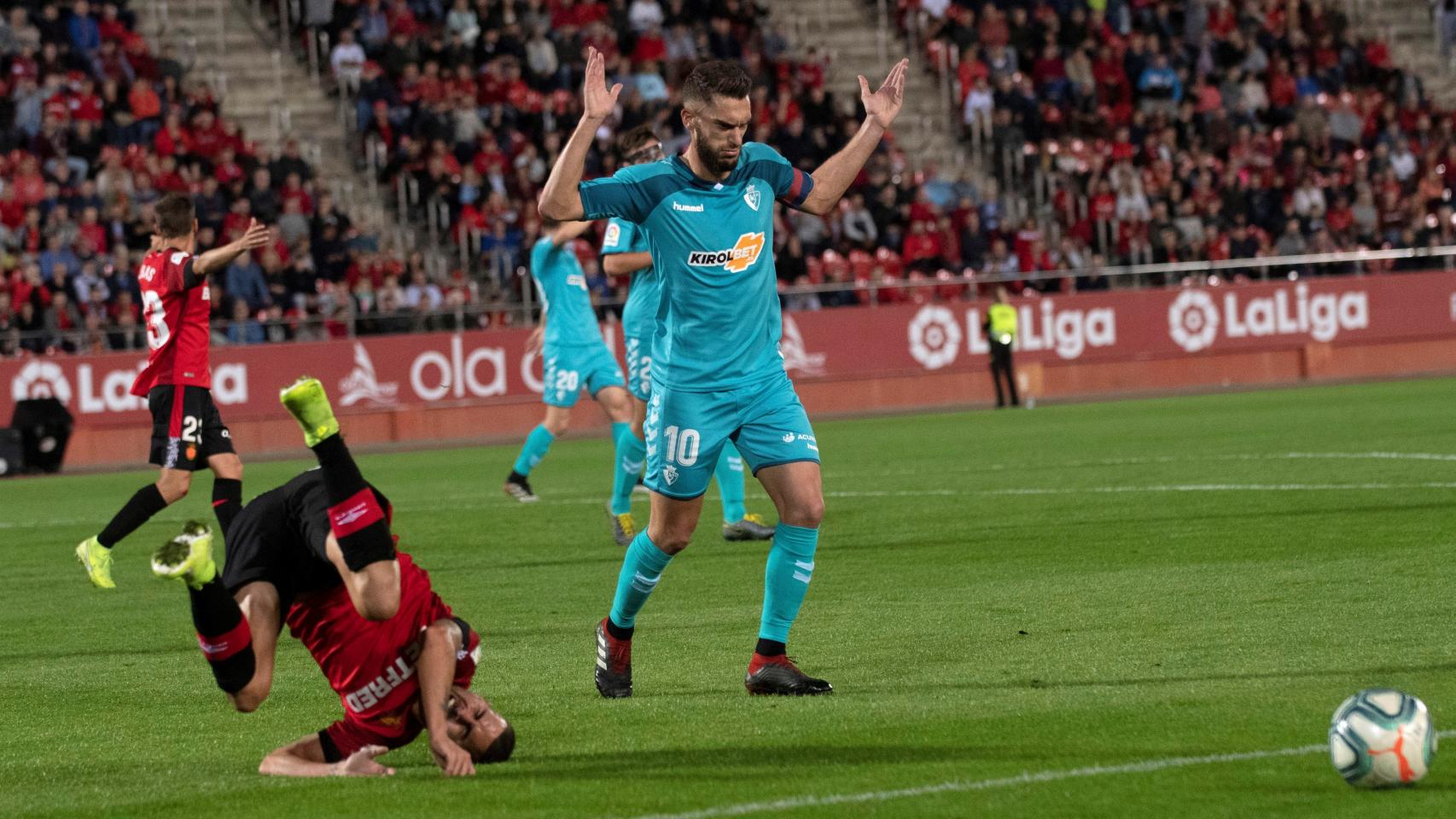 Un momento del partido entre el Mallorca y el Osasuna