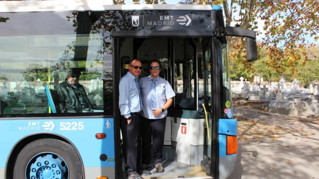 Natalia y Agustín, los conductores del autobús de La Almudena.