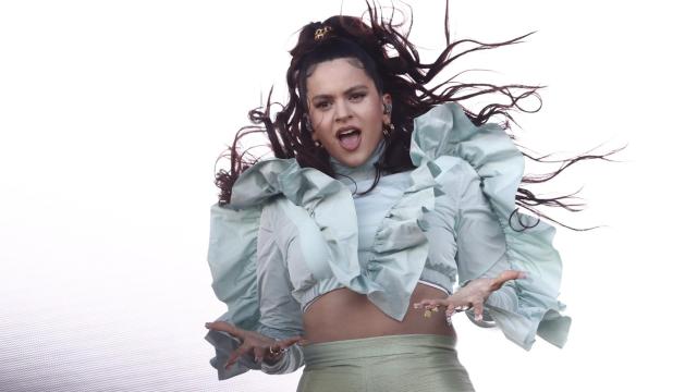 Rosalía, durante un concierto.