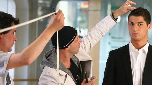 Ricardo Marqués con Cristiano Ronaldo, en una imagen de Facebook del estilista.