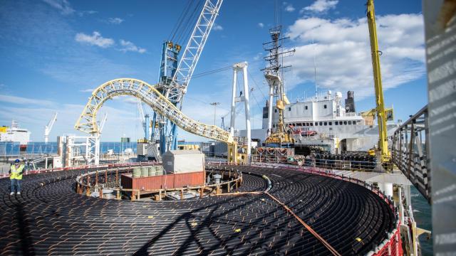 El barco cablero Skagerrak en el puerto de Sagunto (Valencia).