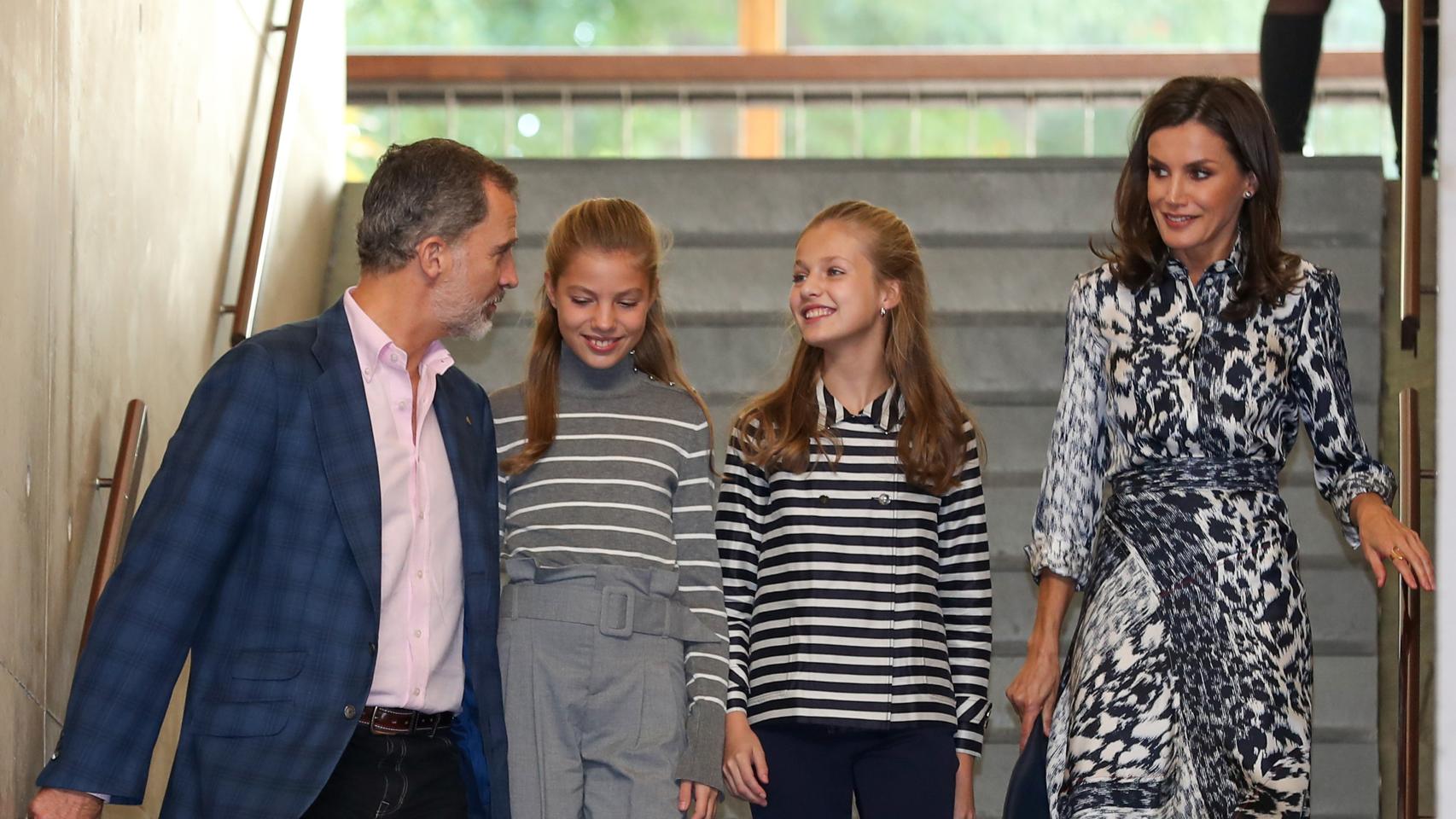 Los Reyes y sus hijas durante su segundo acto en Barcelona.