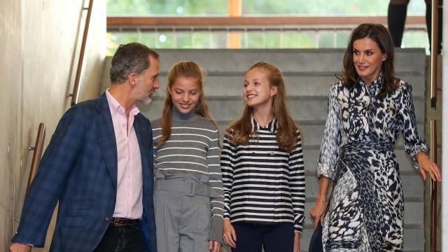 Los Reyes y sus hijas durante su segundo acto en Barcelona.