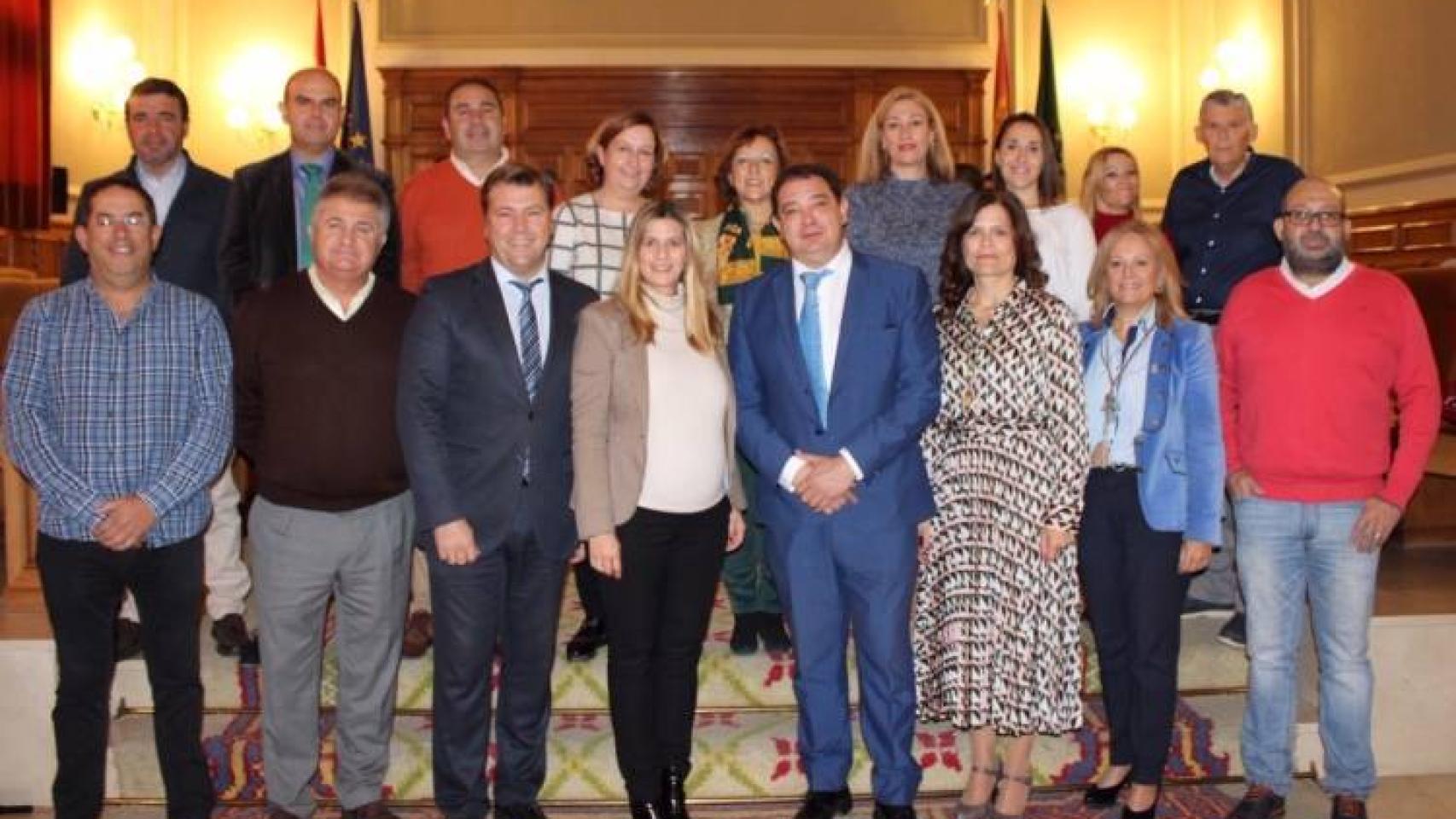 Grupo Popular de la Diputación con la nueva diputada, Elena Fernández Díaz (en primera fila, 3d)