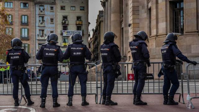 Policías nacionales en Cataluña, en una imagen de archivo.