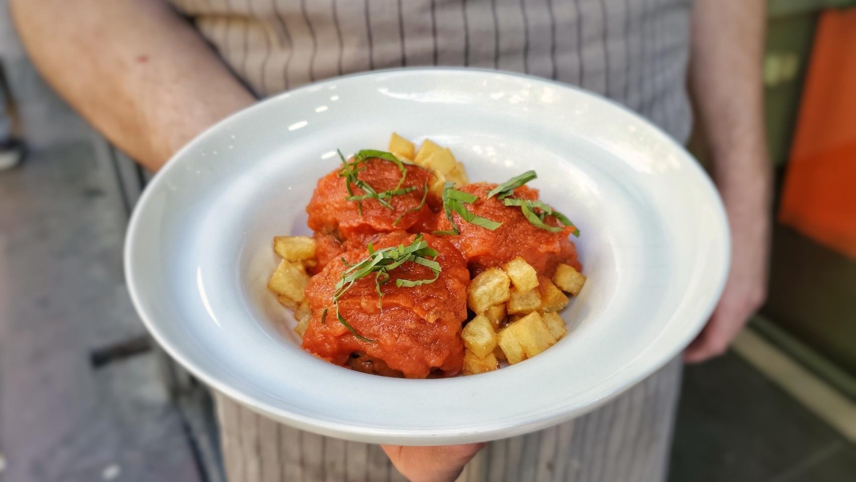 Albóndigas de vaca vieja con salsa de tomate
