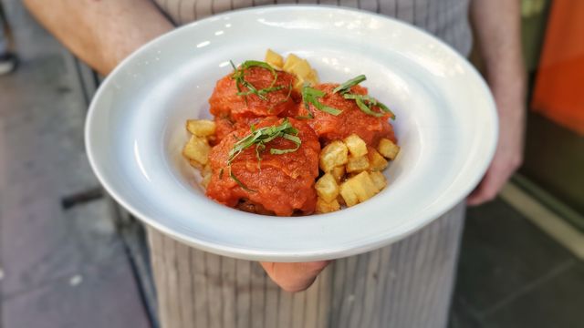 Albóndigas de vaca vieja con salsa de tomate