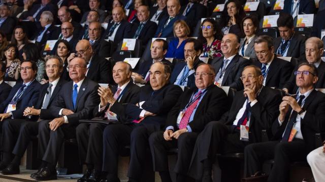 Isidro Fainé, presidente de la Fundación Bancaria La Caixa (en el centro) junto a Antonio Garamendi, presidente de CEOE; Francisco de la Torre, Alcalde de Málaga; José Luis Bonet, presidente de las Cámaras de Comercio; Javier Solana, presidente de EsadeGeo y  Jaume Giró, director general de la Fundación Bancaria La Caixa.