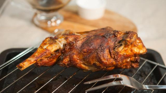Pierna de cordero asada al horno, receta tradicional para triunfar