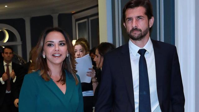 Chenoa junto a Miguel Sánchez Encinas.