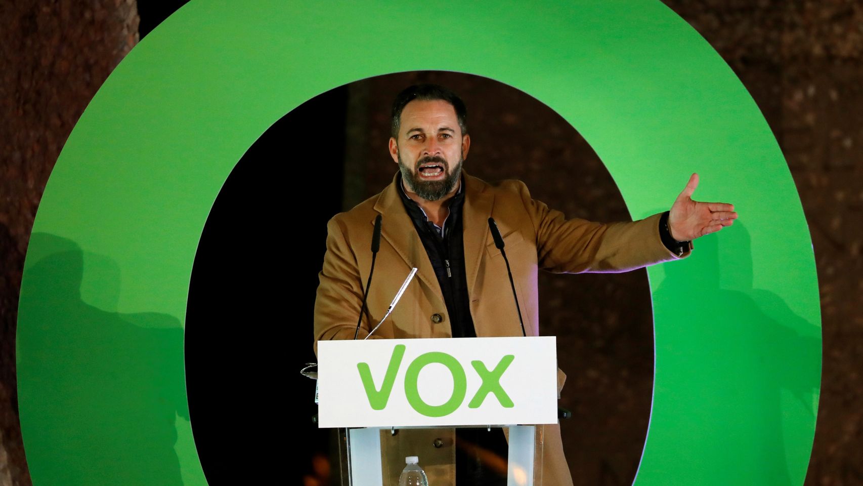 Santiago Abascal en el mitin de cierre de campaña, en la plaza de Colón.