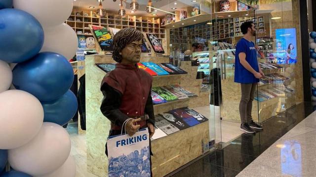 Las camisetas de Friking llegan a A Coruña con su nueva tienda en Marineda City