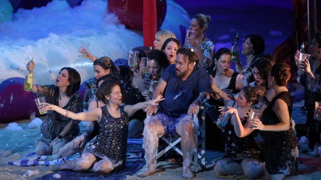 Javier Camarena, en el Teatro Real este sábado, donde ofreció un bis de 'Una furtiva lagrima'.