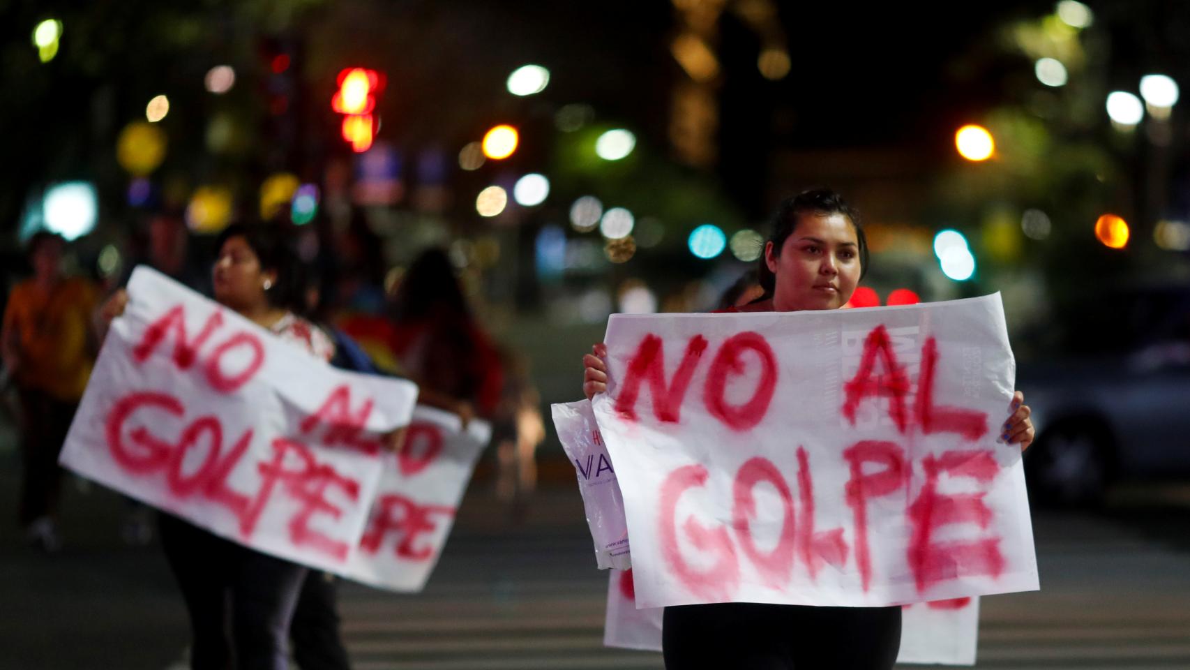 Residentes bolivianos en Argentina se manifiestan a favor de Evo Morales.