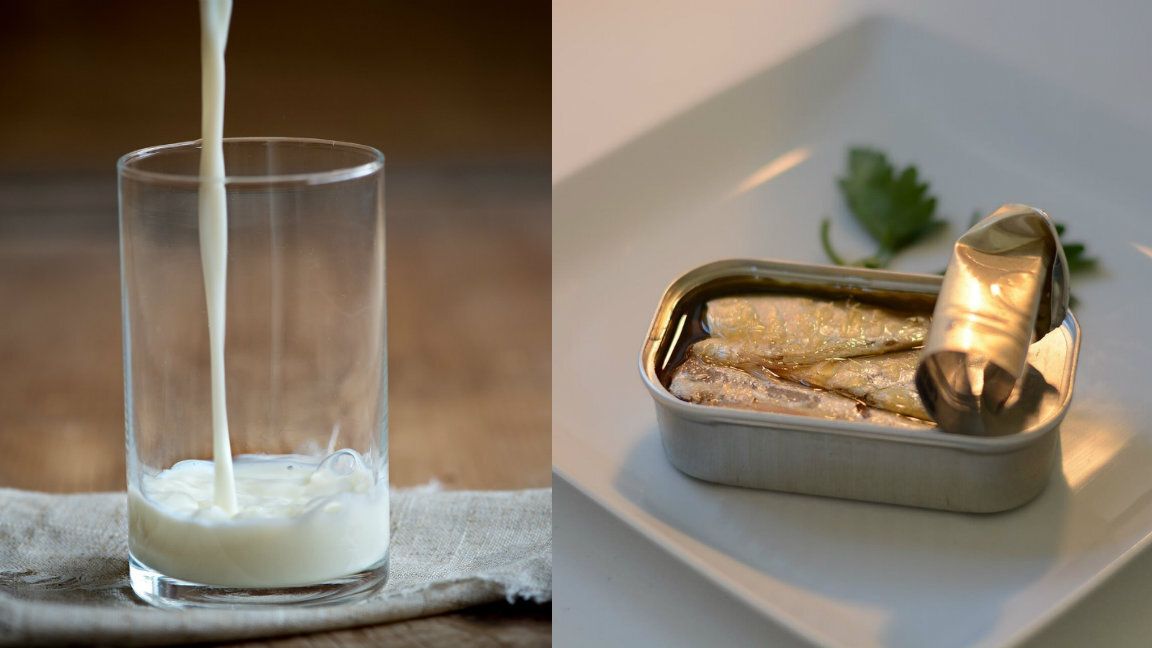 A la izquierda, un vaso de leche; a la derecha, una lata de sardinas abierta.