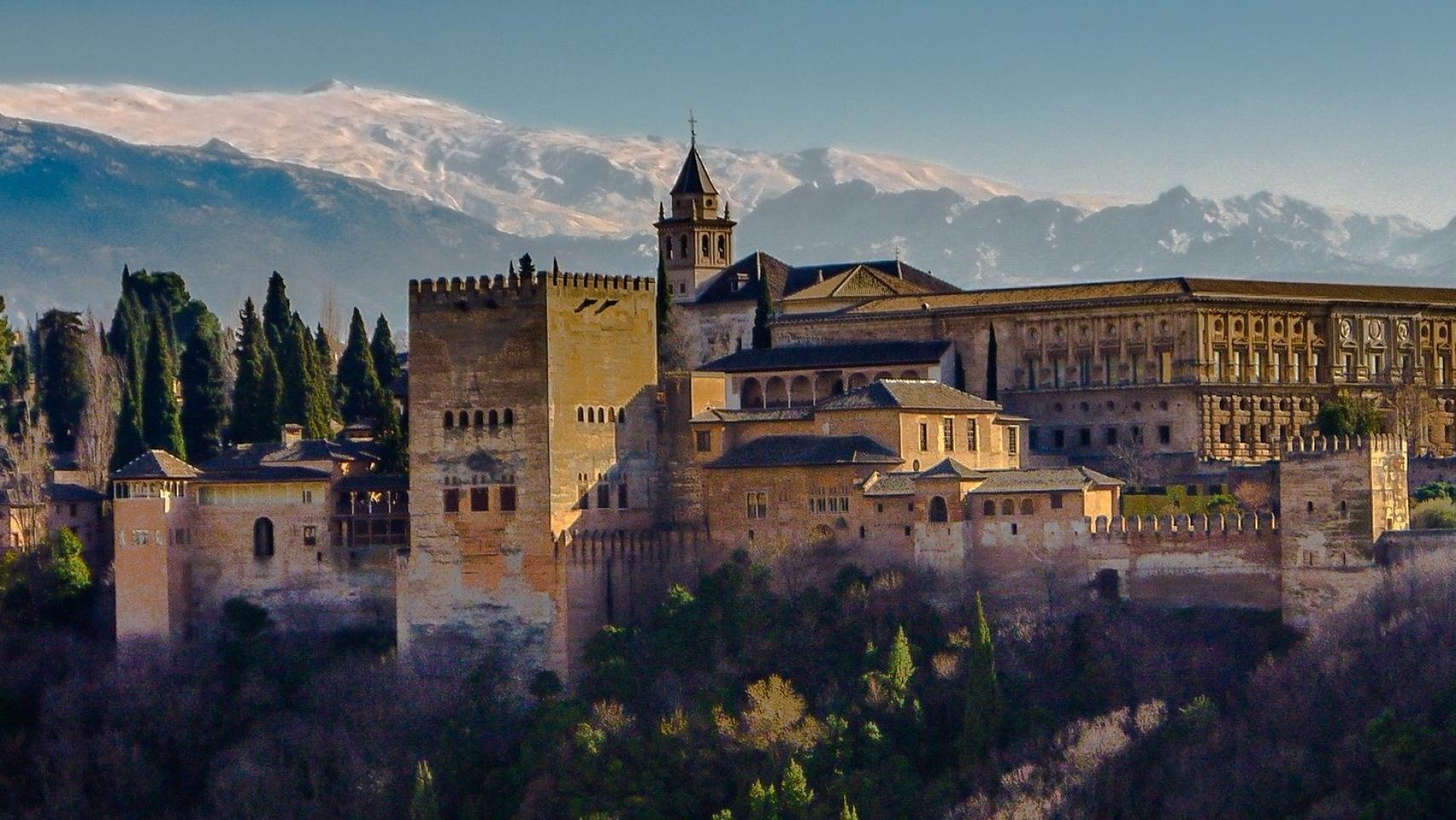 Disfruta de los lugares emblemáticos de Andalucía.