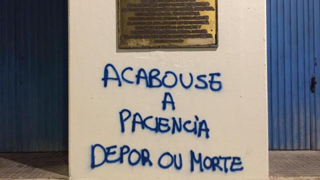 Pintadas ayer en el estadio de Riazor.