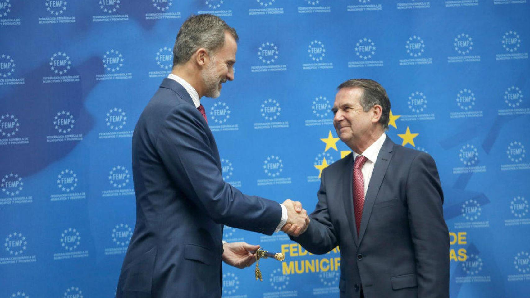 Felipe VI y Abel Caballero, en una imagen de archivo