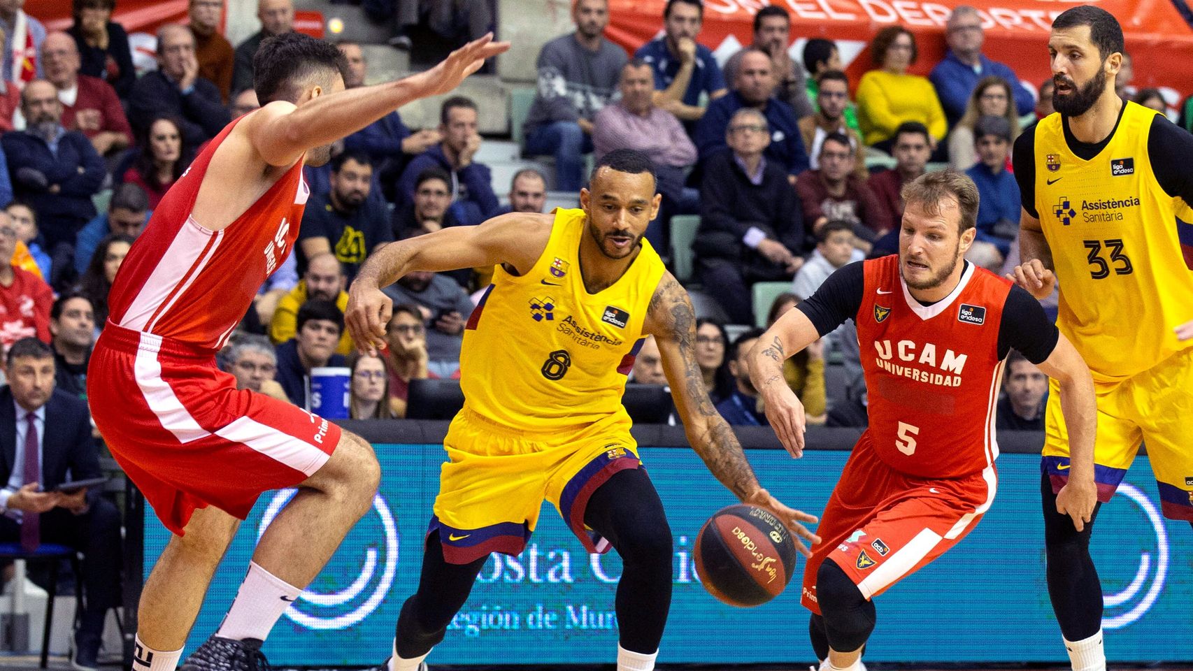 Adam Hanga, en un momento del partido