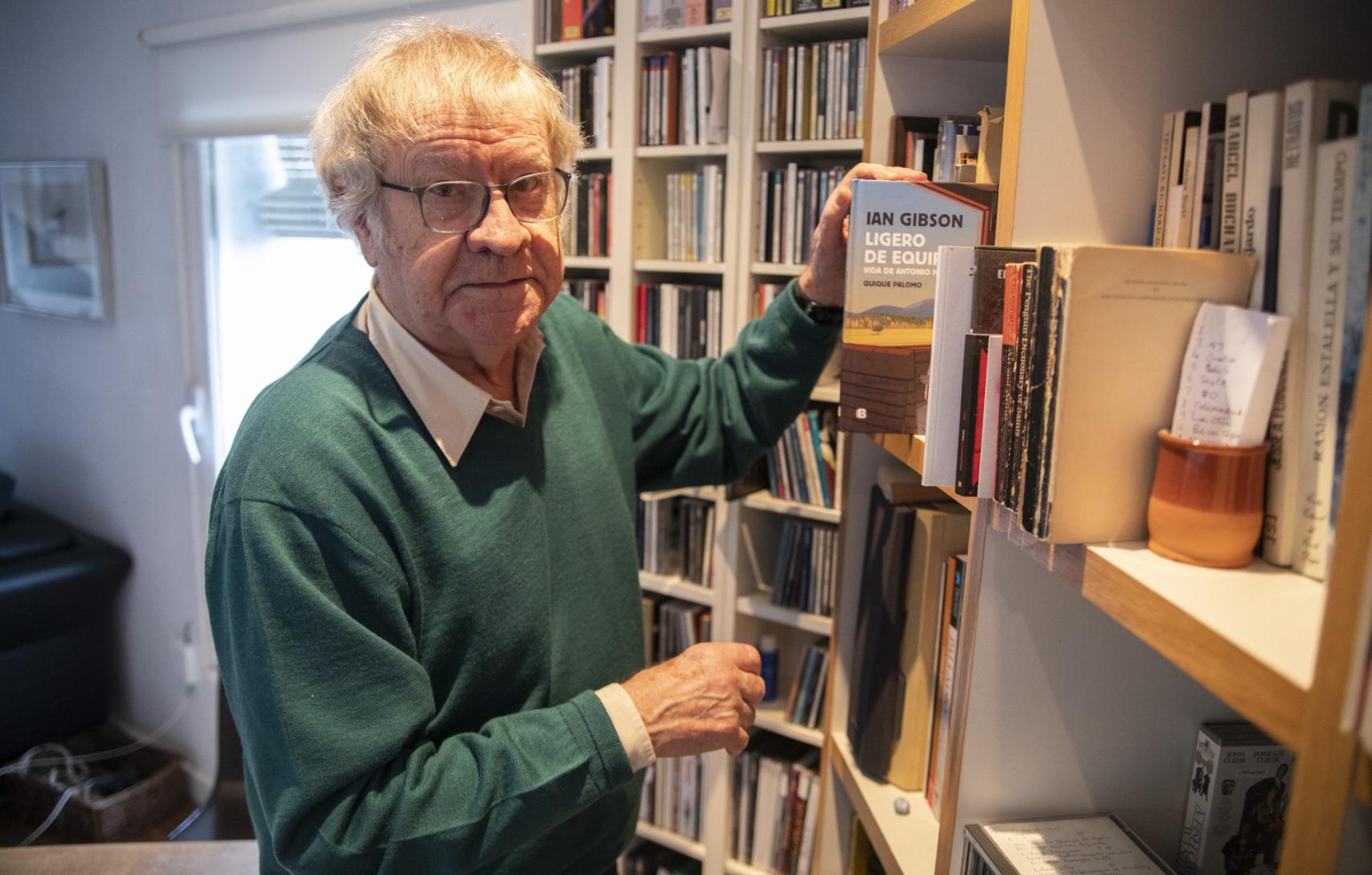 Ian Gibson en su casa de Madrid durante una entrevista con este periódico en 2019.