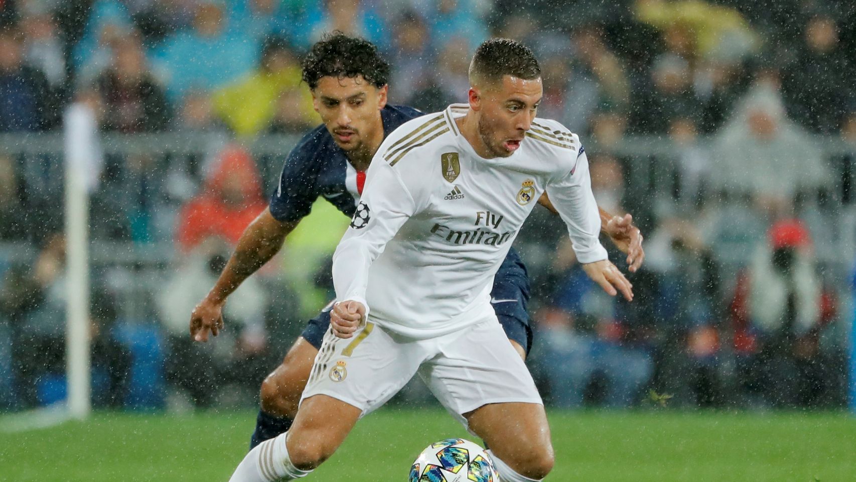 Marquinhos presiona a Eden Hazard