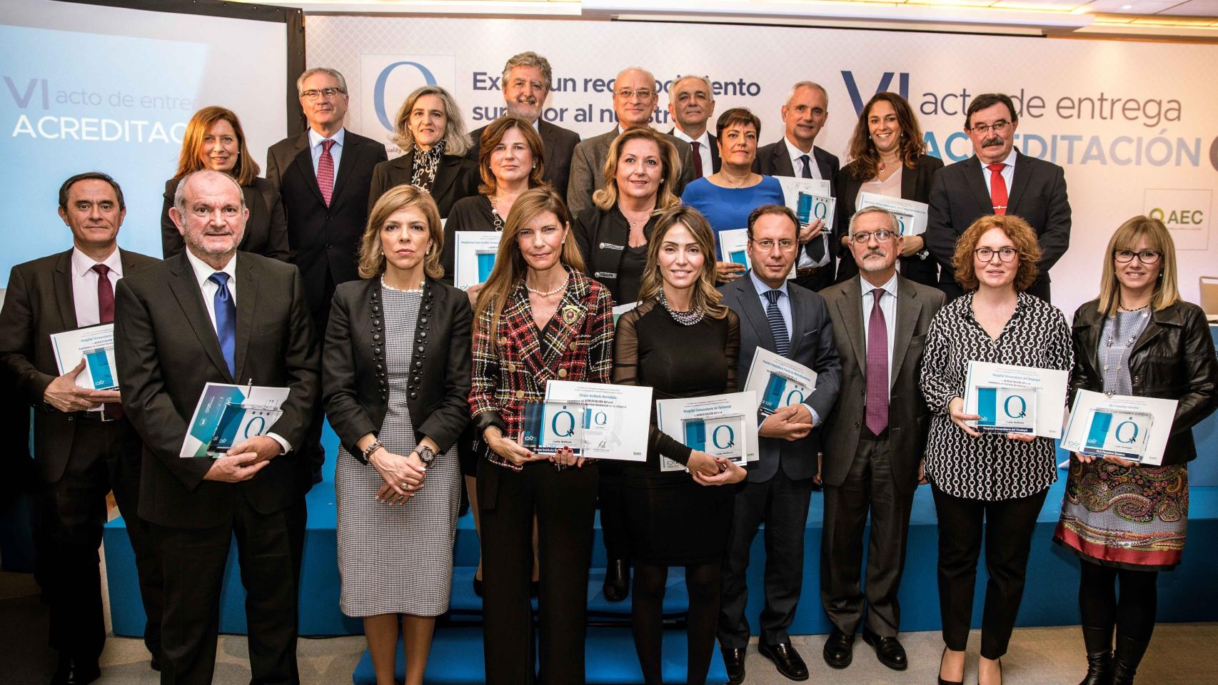 Foto de familia de la entrega de las Acreditaciones QH.