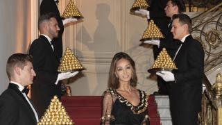 Isabel Preysler evoca el mítico anuncio Ferrero Rocher durante la celebración del 30 aniversario de la marca.
