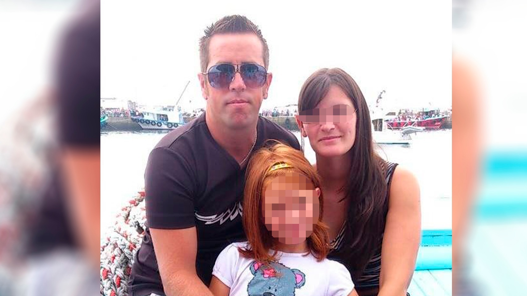 Abuín con su hija y su mujer, años atrás.