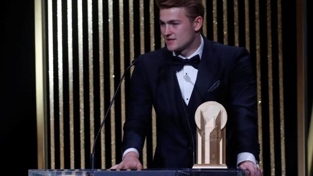 Matthijs de Ligt, con el premio Kopa 2019