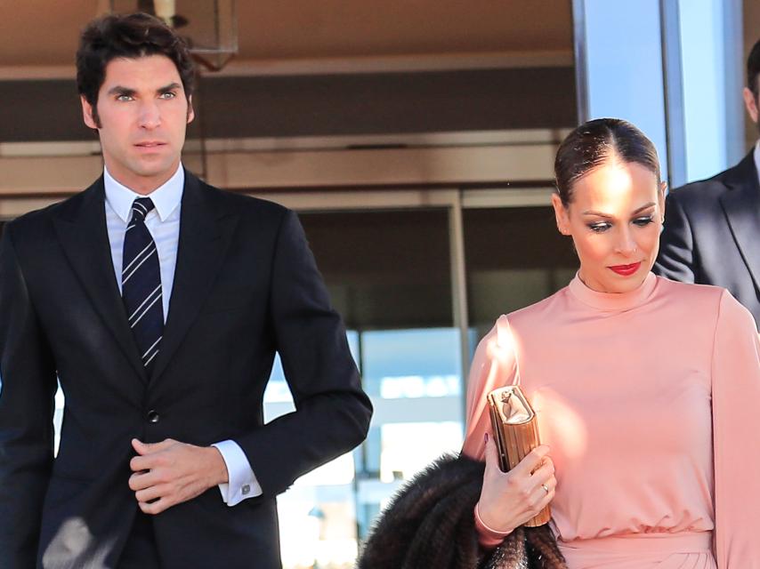 La última imagen pública de Eva González y Cayetano Rivera en la boda de Paco Ureña.