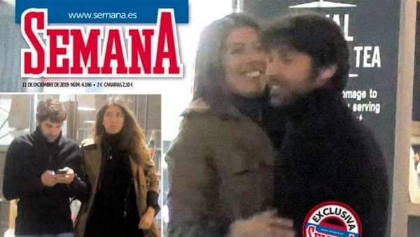 Portada de Semana en la que aparece Cayetano con su amiga en Londres