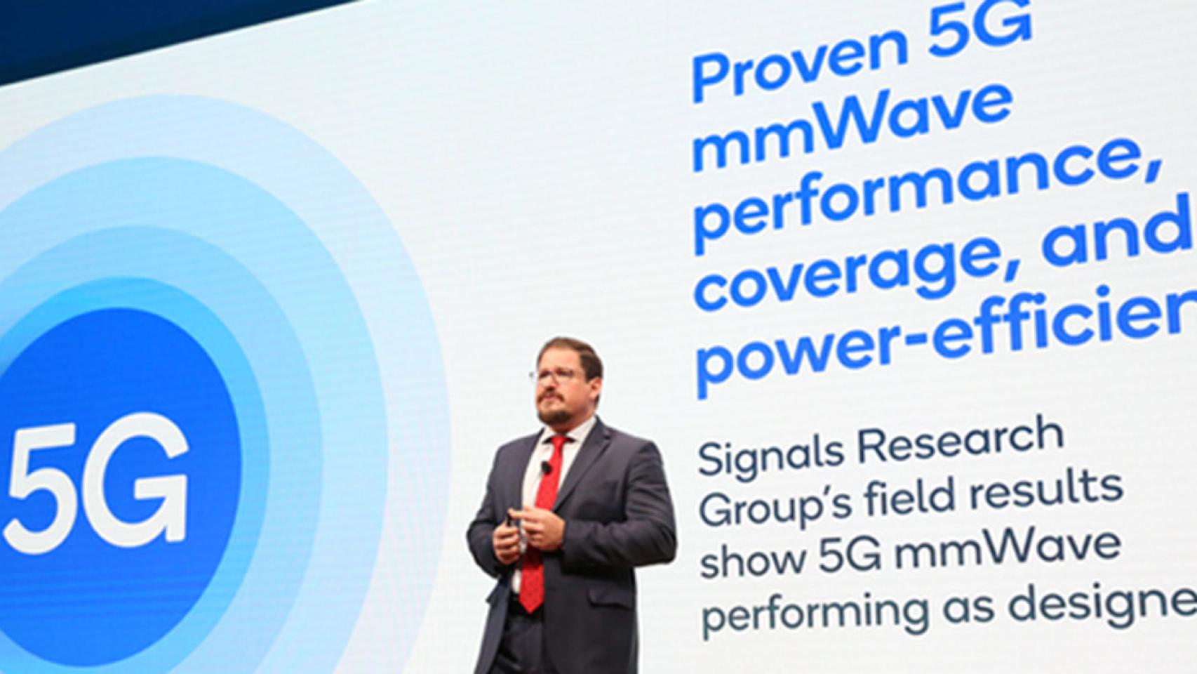 El presidente de Qualcomm, Cristiano Amón, en el escenario del Snapdragon Tech Summit.