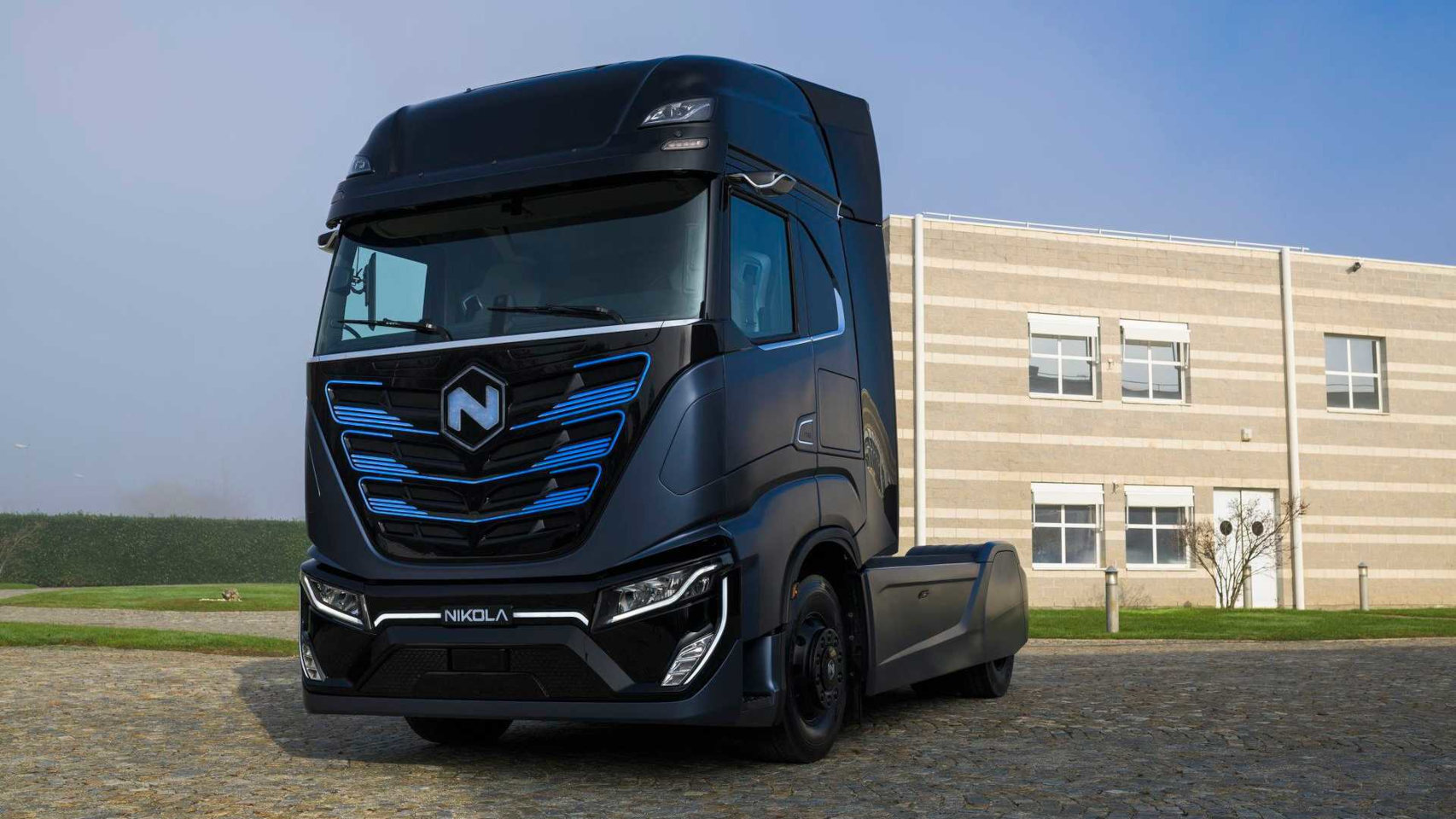 Tesla lo tendrá difícil: Iveco presenta su camión eléctrico y de hidrógeno