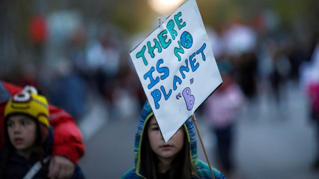 Una foto de archivo de una manifestación por el clima en Madrid.