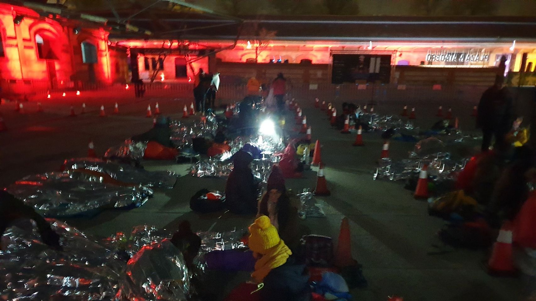 Mas de 200 personas duermen al raso en Madrid en la primera 'Noche sin hogar' en apoyo a los sin techo