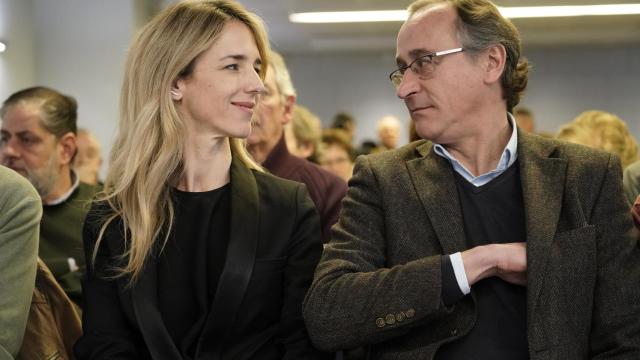 Cayetana Álvarez de Toledo junto a Alfonso Alonso, líder del PP vasco.