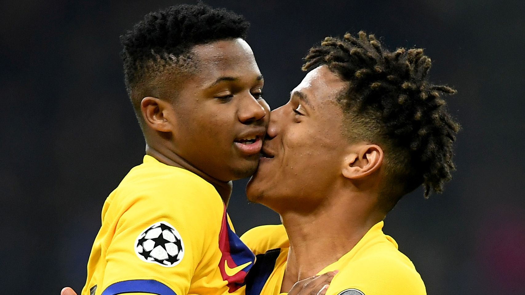 Ansu Fati celebra su gol con Todibo en el Inter - Barcelona